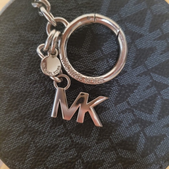 Michael Kors charm change holder with Michael Kors charm - Picture 2 of 5